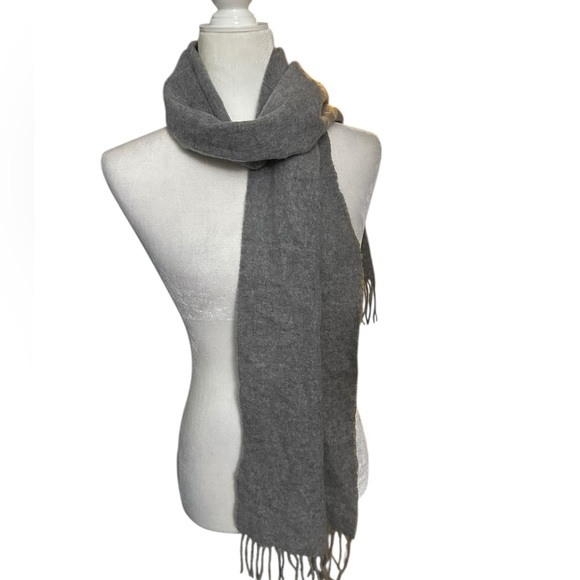 Bloomingdales The Mens Store Scarf with Fringe 100% Cashmere Light Gray NWT - Picture 2 of 7